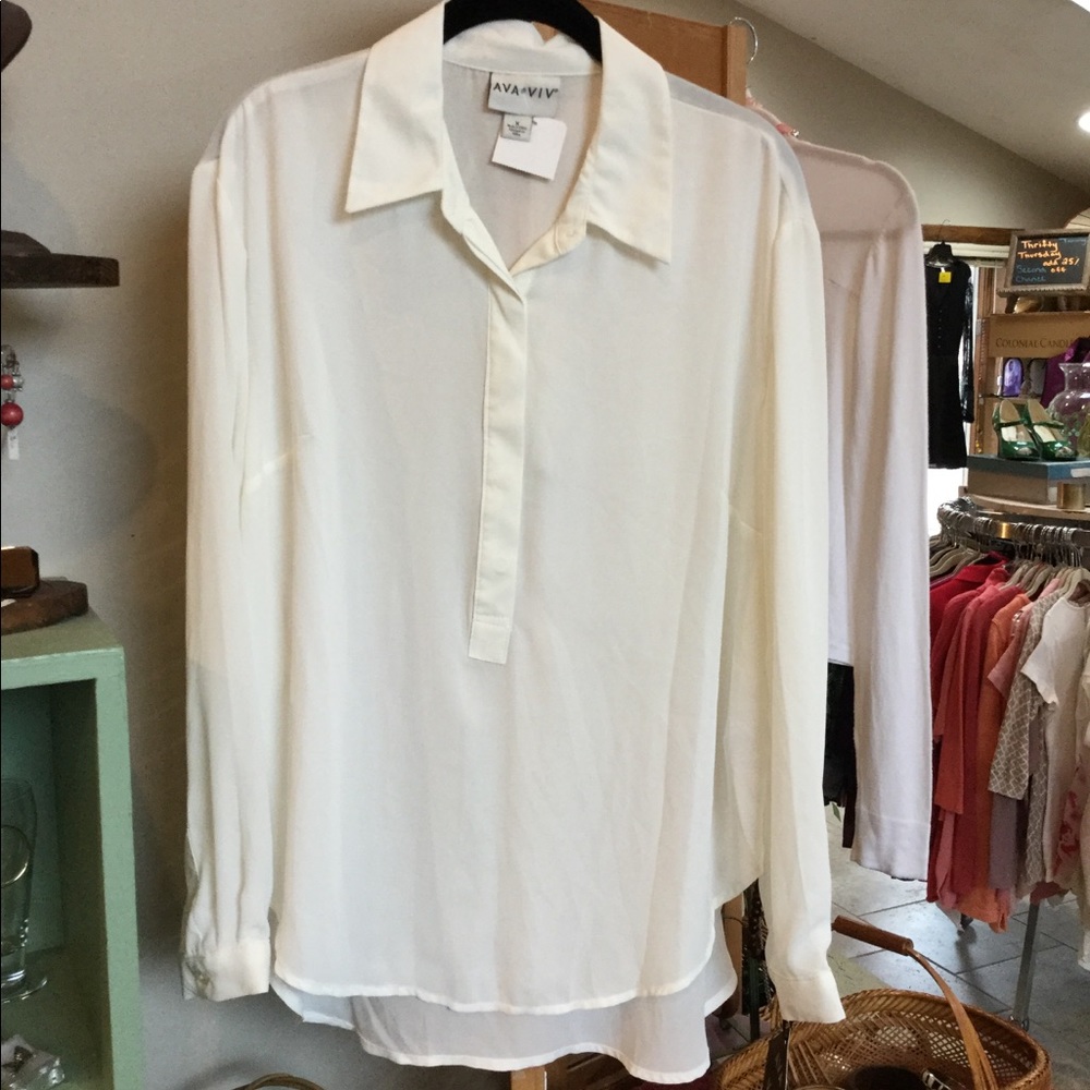 BNWT Ava Viv White Blouse
